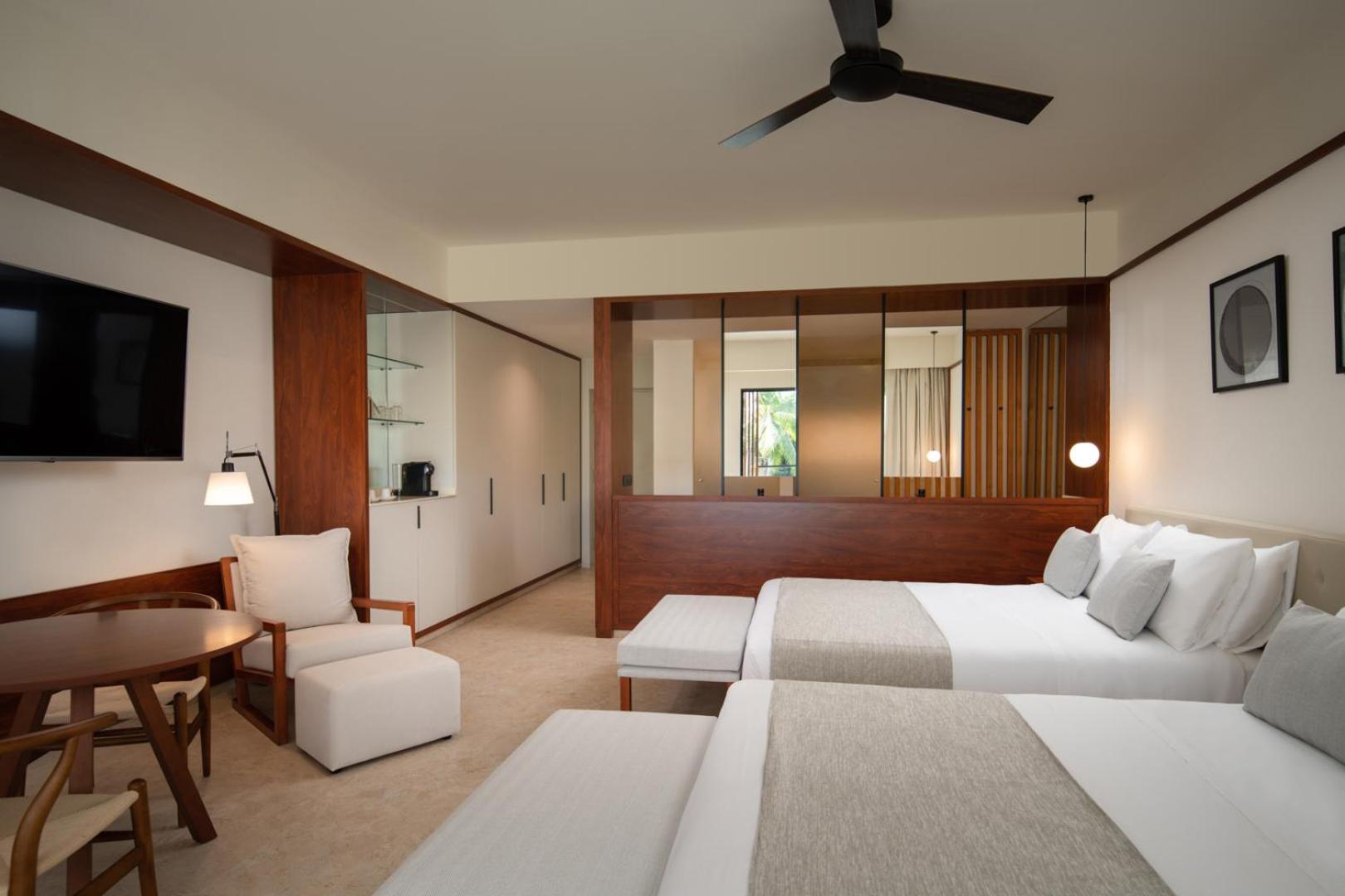Junior Suite Deluxe Pool View, 2 Double